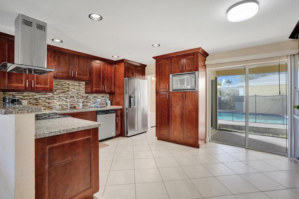740 Buttonwood Road North Palm Beach, FL 33408 - Photo 8 of 44 DSC07988
