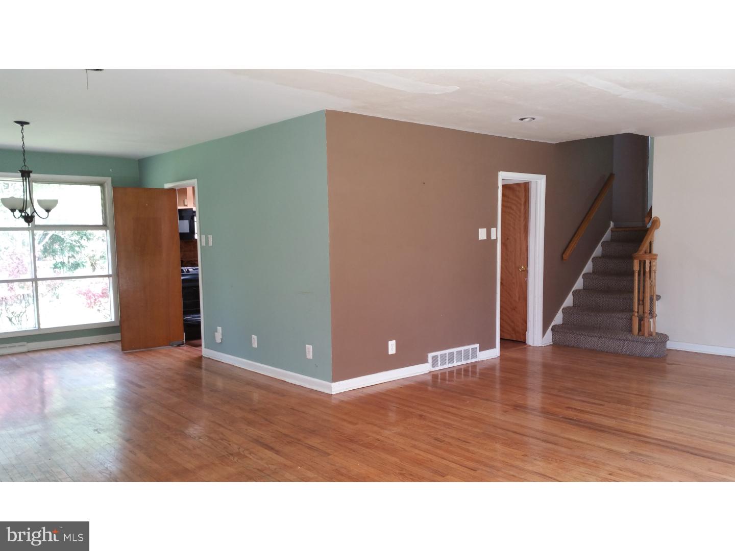 665 Linton Road Huntingdon Valley, PA 19006 - Photo 3 of 17