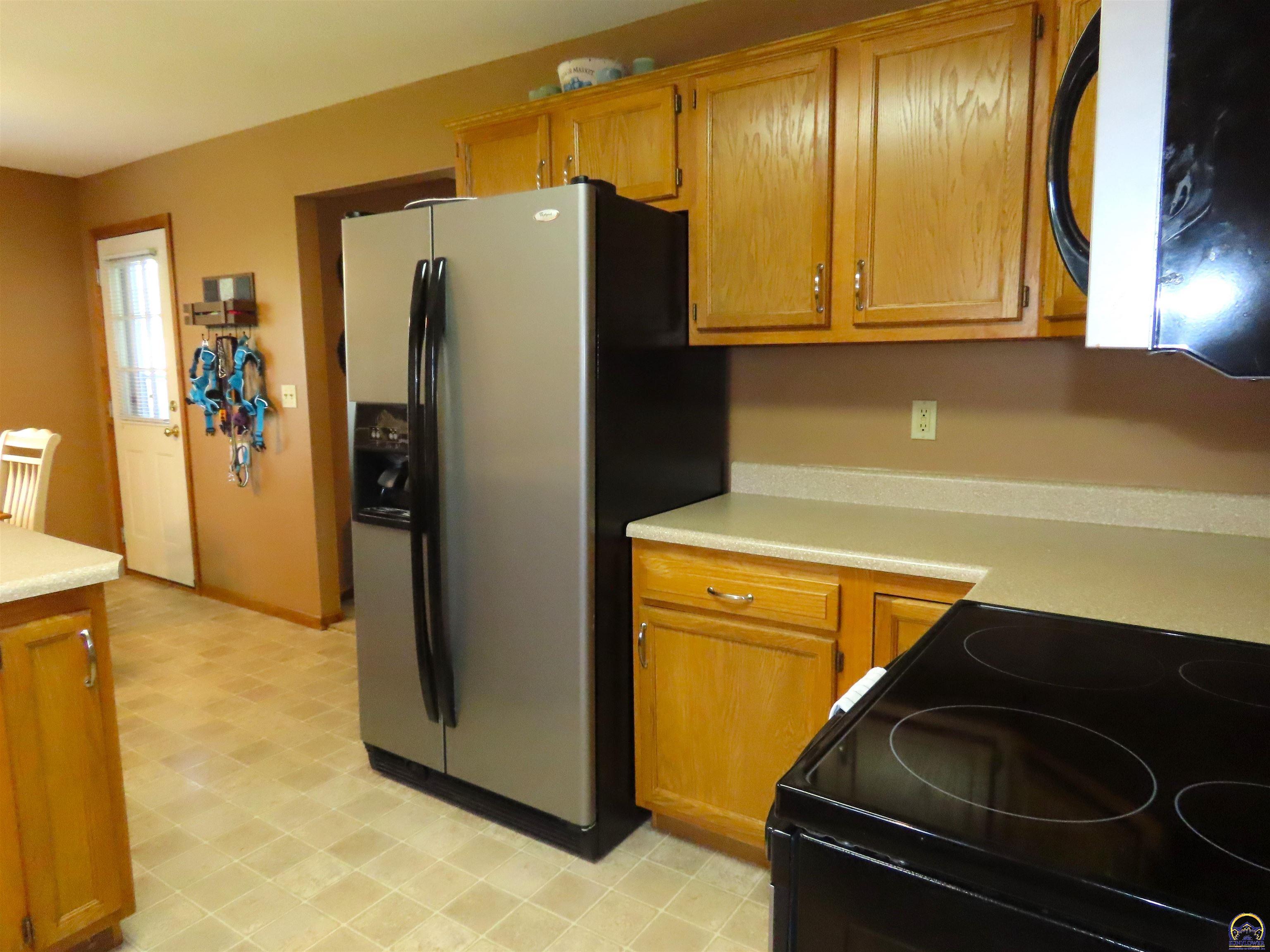 3909 Northwest Fielding Terrace Topeka, KS 66618 - Photo 11 of 33