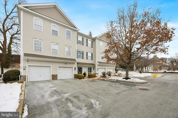 $359,900 | 5 Hillview Circle, Lansdowne, PA 19050