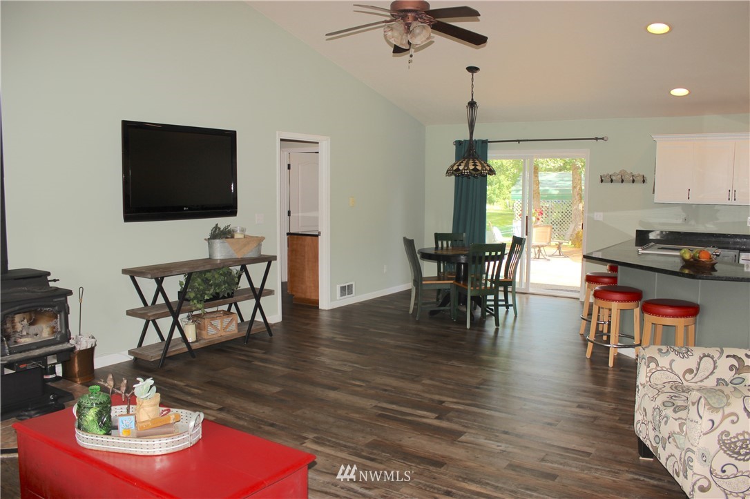 7436 Creekside Lane Southwest Rochester, WA 98579 - Photo 7 of 39