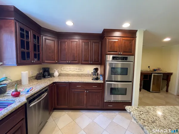 $699,900 | 9 Michael Drive, Canton, CT 06019