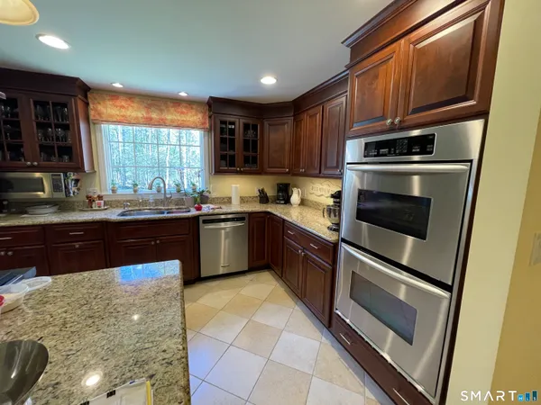 $699,900 | 9 Michael Drive, Canton, CT 06019