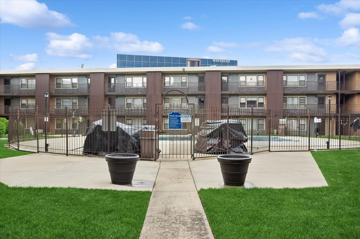 9620 West Higgins Road, Unit 2D Rosemont, IL 60018 - Photo 17 of 17 Gallery Image 17