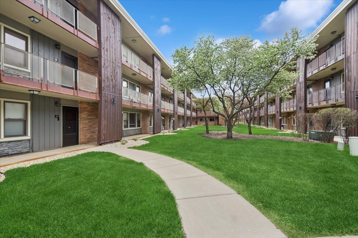 9620 West Higgins Road, Unit 2D Rosemont, IL 60018 - Photo 2 of 17 Gallery Image 2