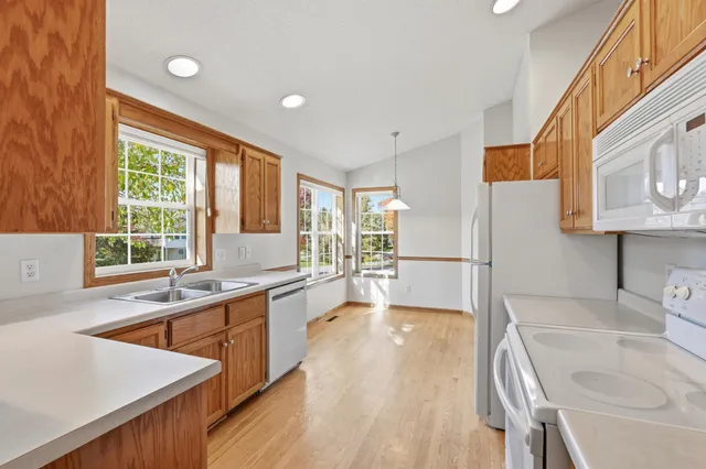 $450,000 | 174 Wedgewood Drive, Mahtomedi, MN 55115