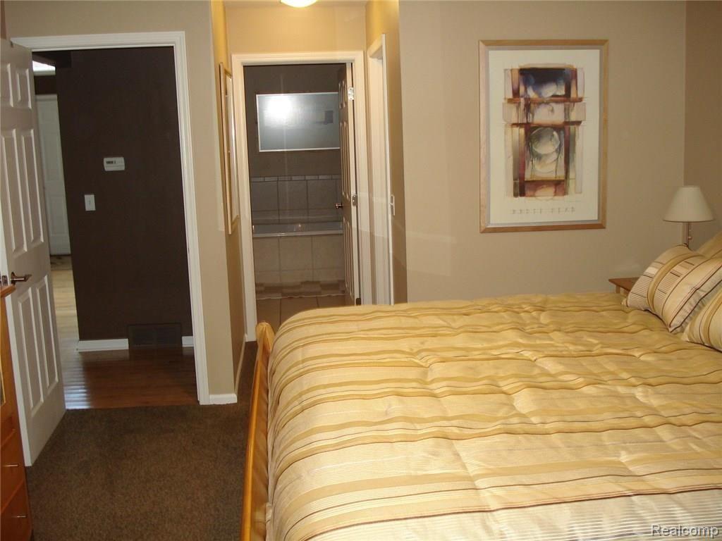 22461 Timber Ridge Court Trenton, MI 48183 - Photo 14 of 24 timber ridge 022.JPG