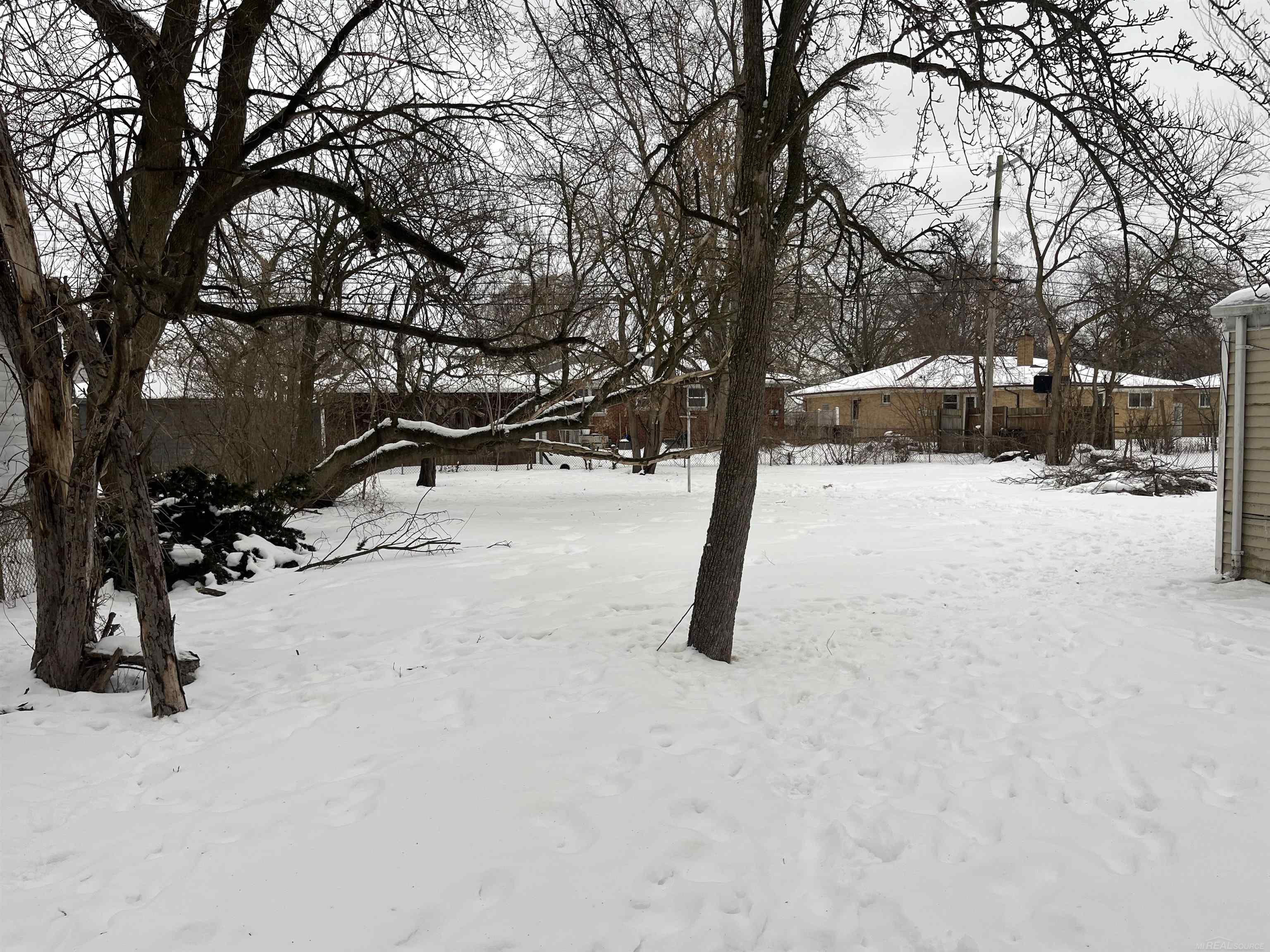 21548 Doepfer Road Warren, MI 48091 - Photo 8 of 29