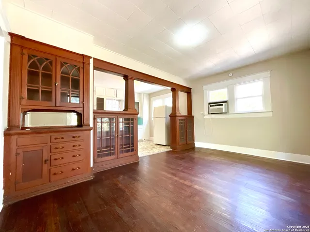 $1,249 | 810 West Magnolia Avenue, Unit 2, San Antonio, TX 78212