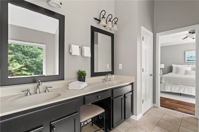 a en suite bathroom with a double vanity sink and a mirror