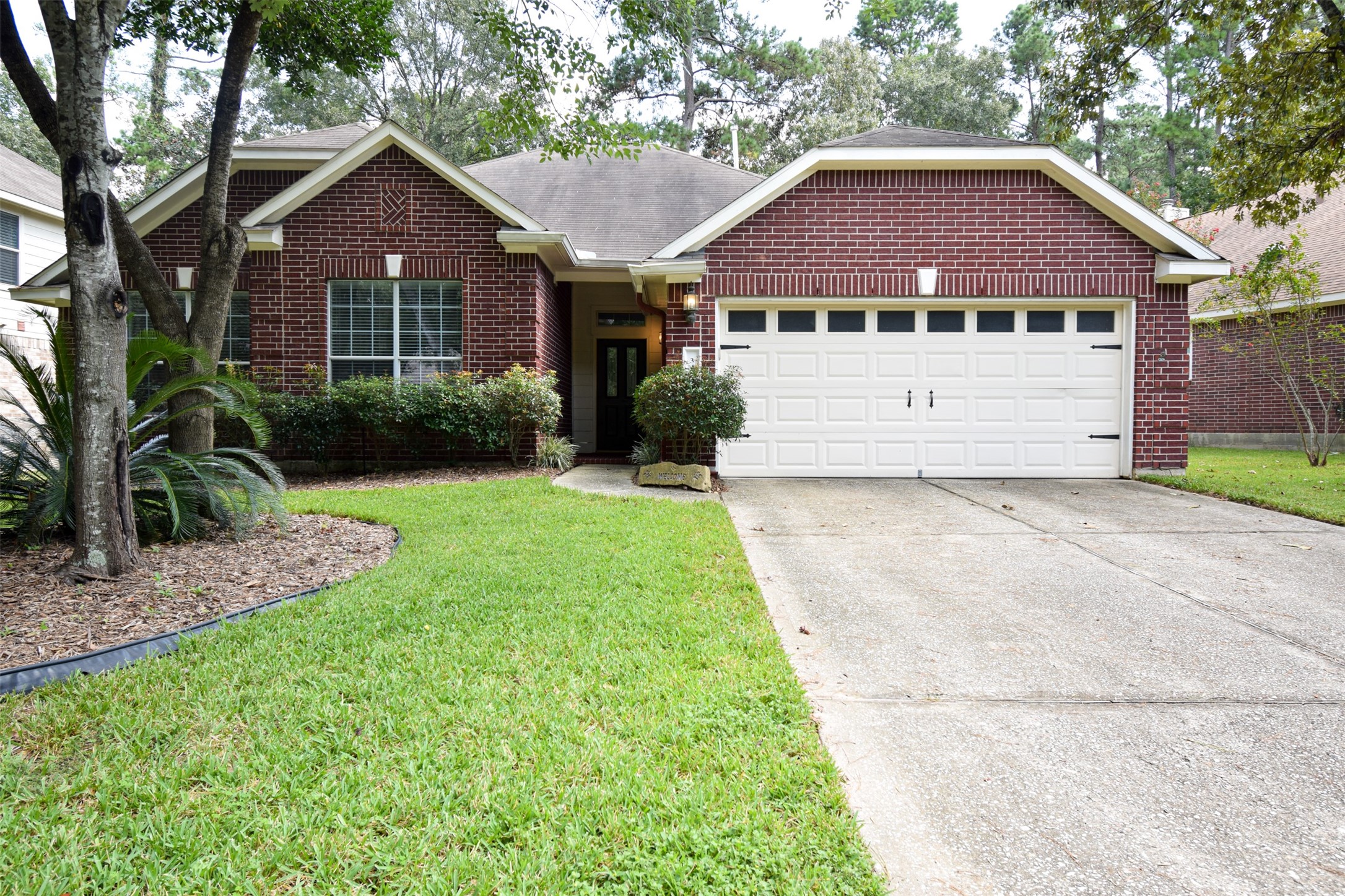 34 South Rambling Ridge Place Conroe, TX 77385 - Photo 2 of 50