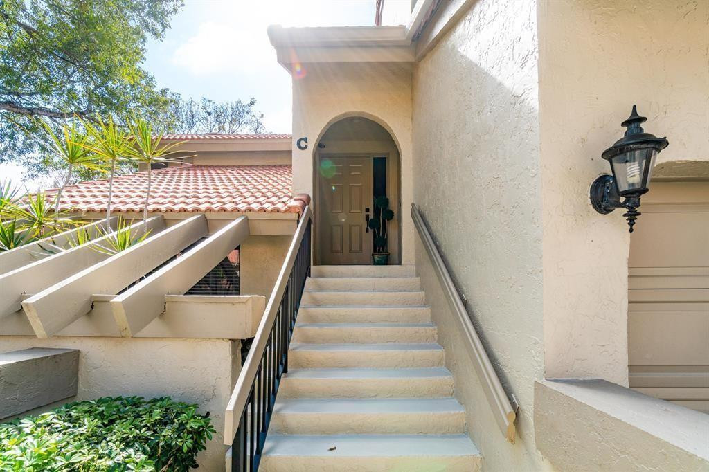 5560 Coach House Circle, Unit C Boca Raton, FL 33486 - Photo 3 of 19 a view of entryway