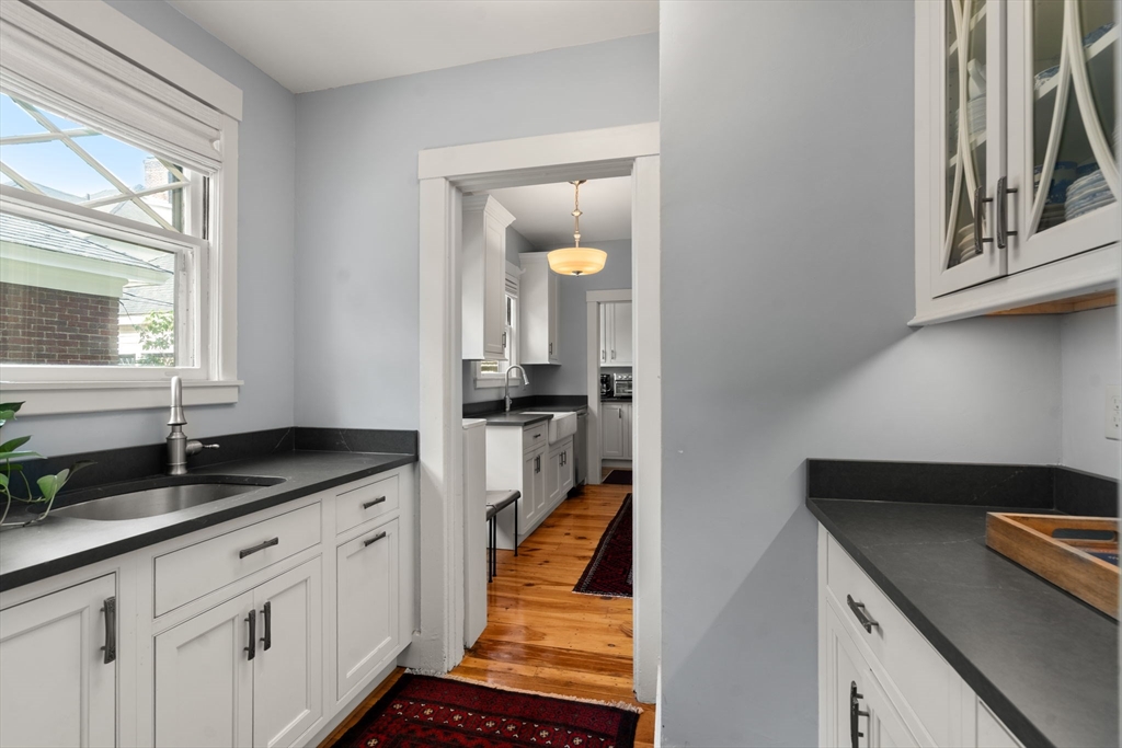 22 Whitman Road Worcester, MA 01609 - Photo 28 of 42