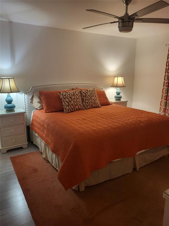 482 Pendleton Place Venice, FL 34292 - Photo 16 of 54 a bedroom with a bed and lamp