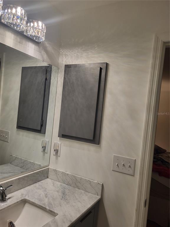 482 Pendleton Place Venice, FL 34292 - Photo 20 of 54 a bathroom with a sink a mirror and a vanity