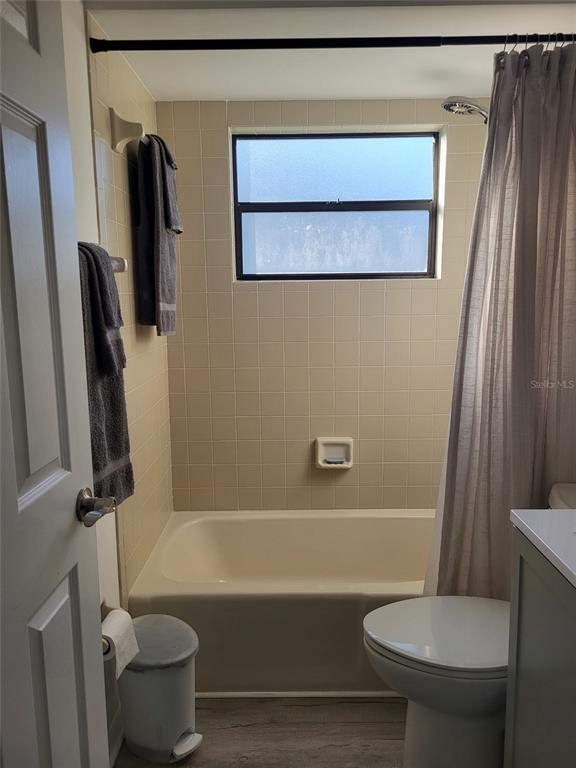 482 Pendleton Place Venice, FL 34292 - Photo 29 of 54 a bathroom with a toilet and a bathtub