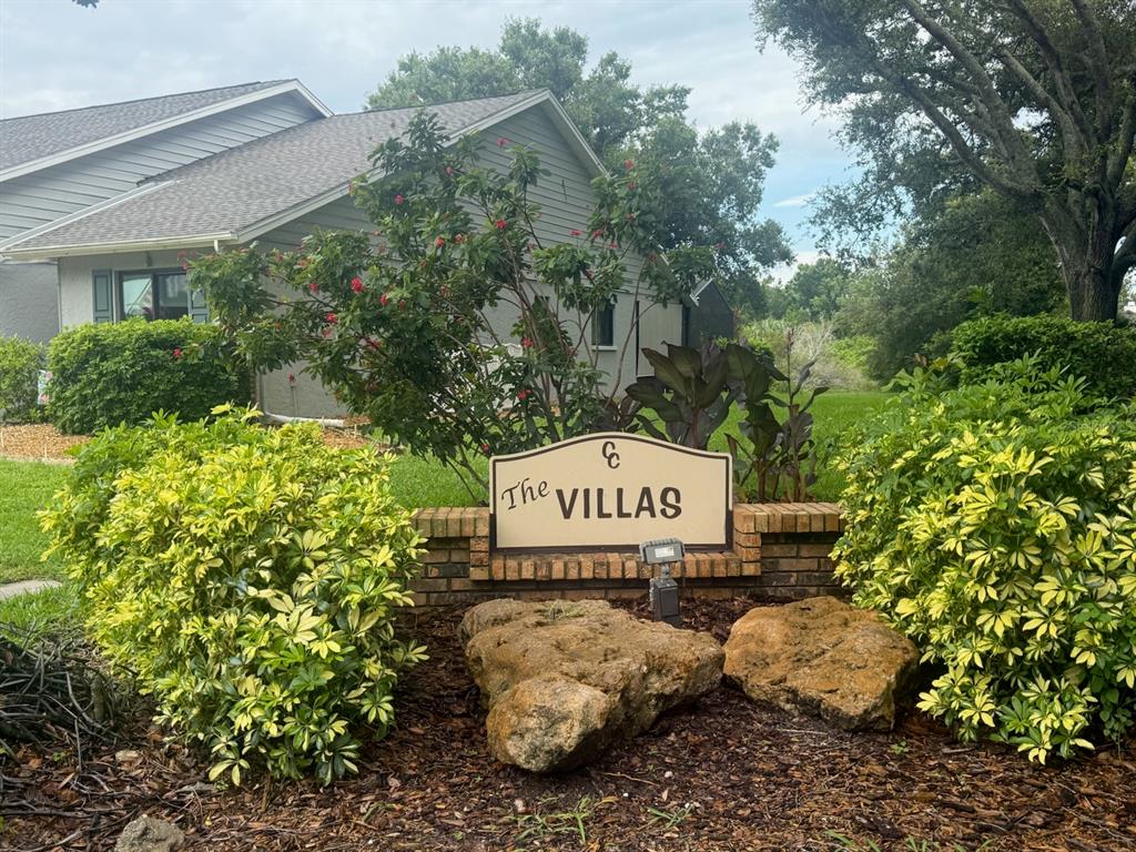 482 Pendleton Place Venice, FL 34292 - Photo 3 of 54 a sign that is sitting on a brick wall