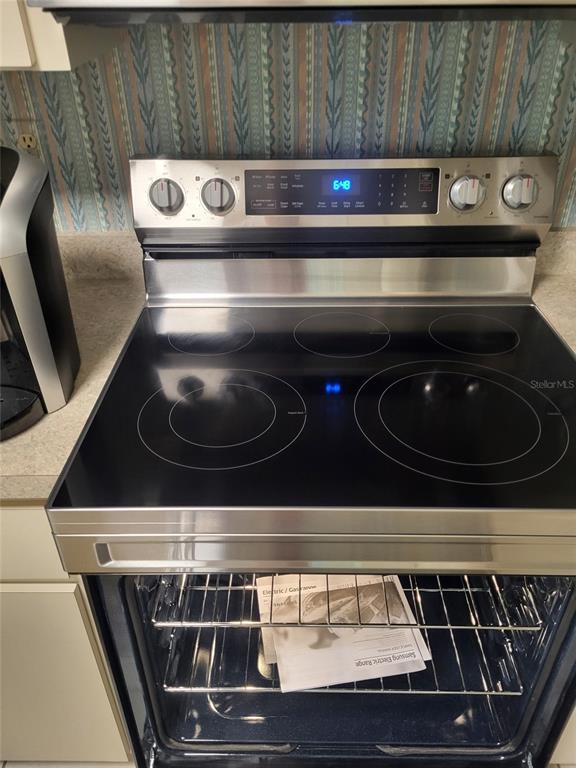 482 Pendleton Place Venice, FL 34292 - Photo 37 of 54 a close view of washer and dryer