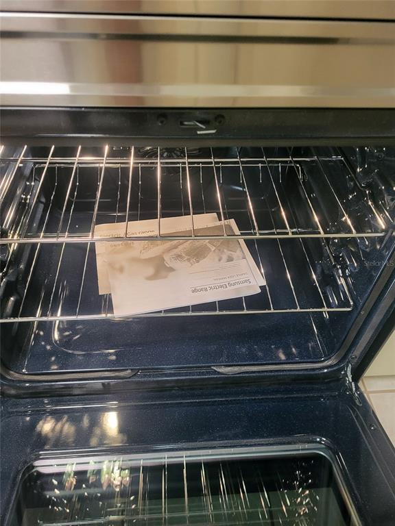 482 Pendleton Place Venice, FL 34292 - Photo 38 of 54 a close view of stove