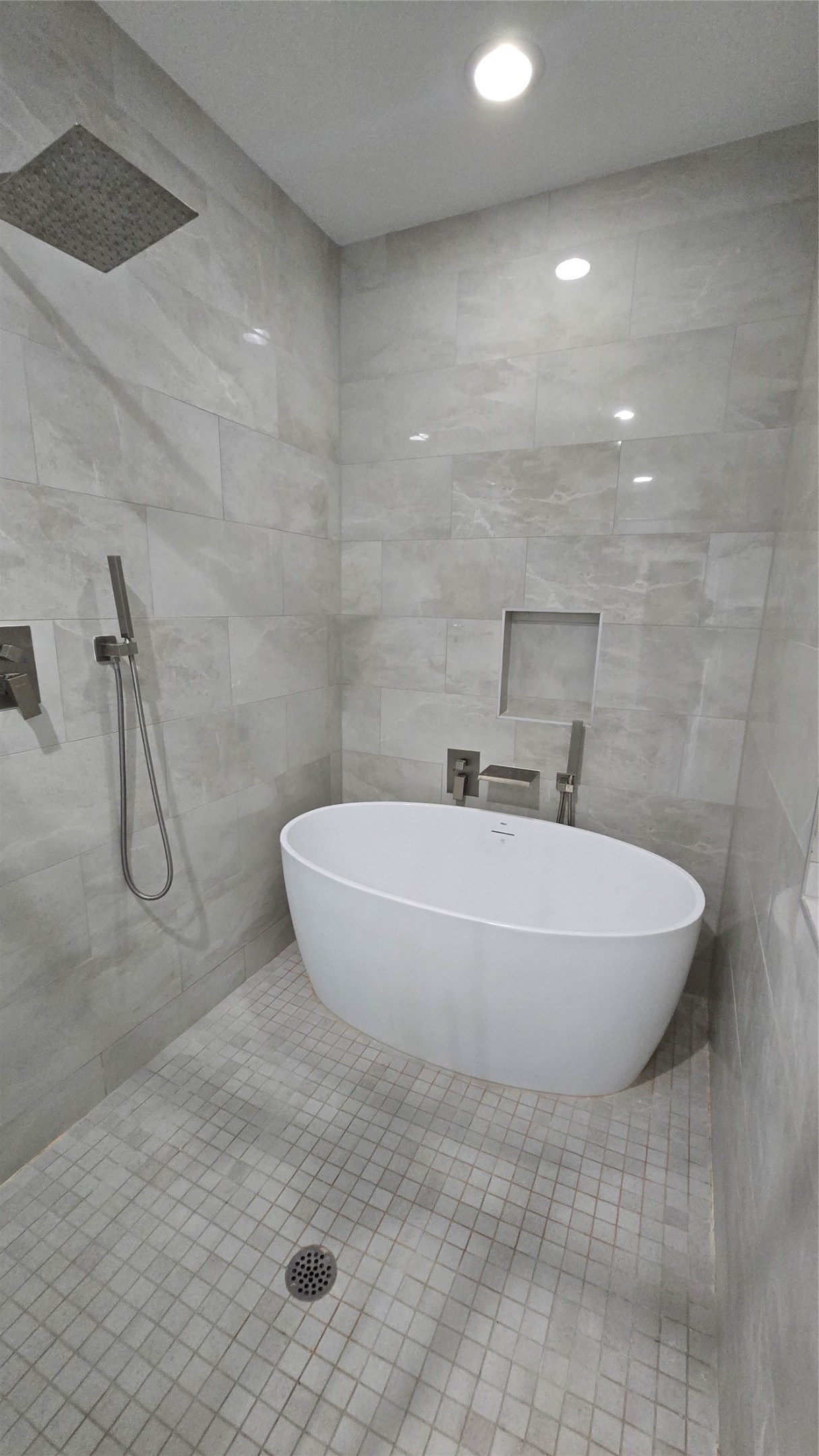 10017 Morocco Road Houston, TX 77041 - Photo 22 of 24 a bathroom with a sink