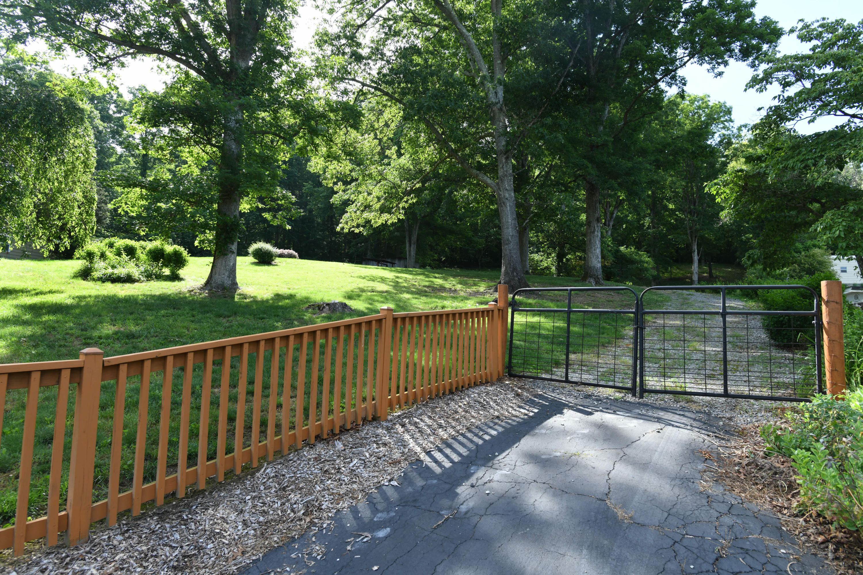 1223 Foust Carney Road Powell, TN 37849 - Photo 23 of 27 Driveway to barn