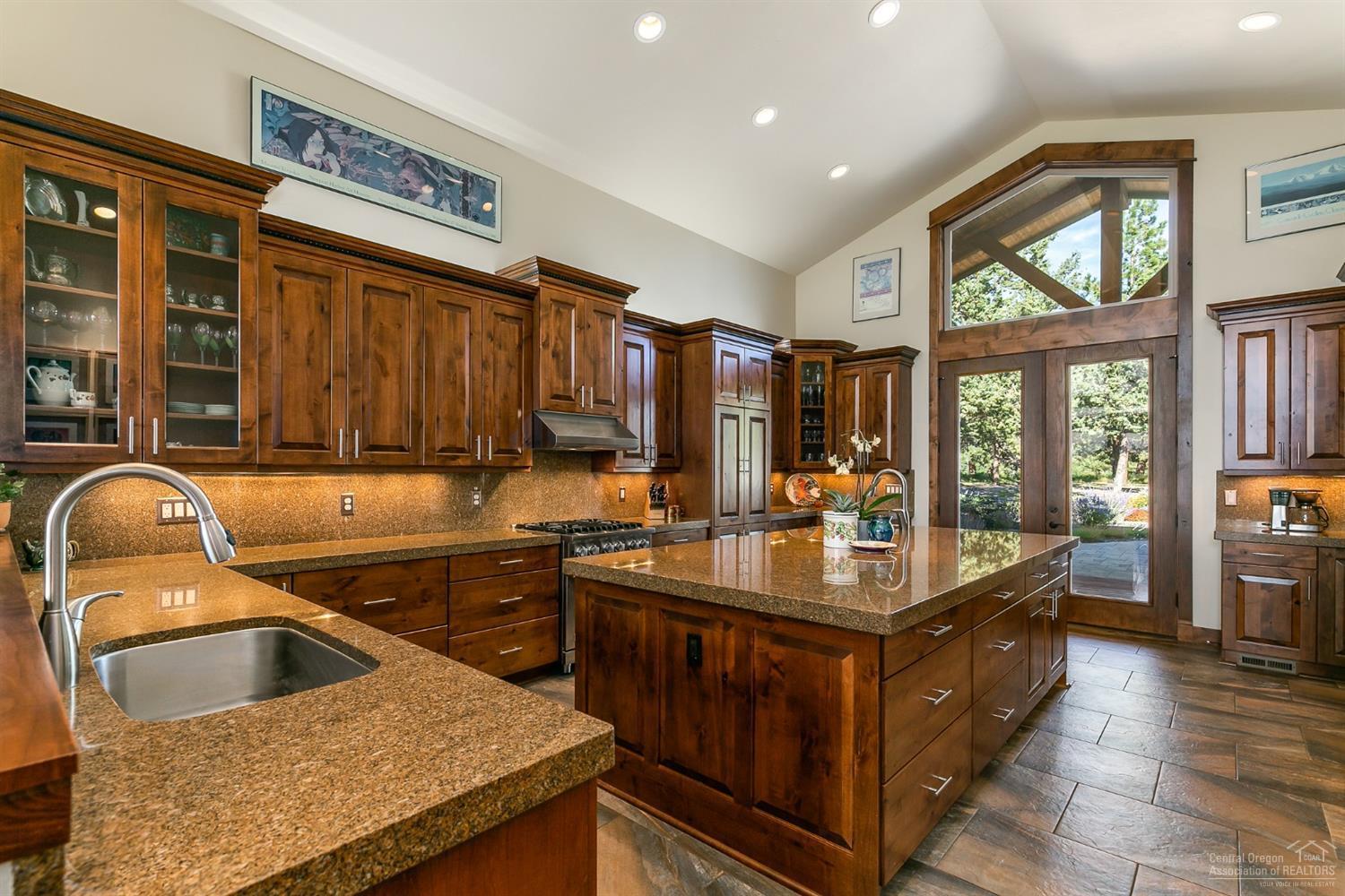 60705 Billadeau Road Bend, OR 97702 - Photo 6 of 25 Much more amazing kitchen!