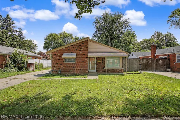 $164,900 | 4947 Roosevelt Boulevard, Dearborn Heights, MI 48125