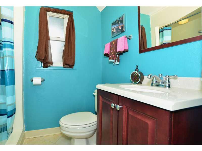 1144 Robinson Road Pittsburgh, PA 15237 - Photo 14 of 16 Full Bath.