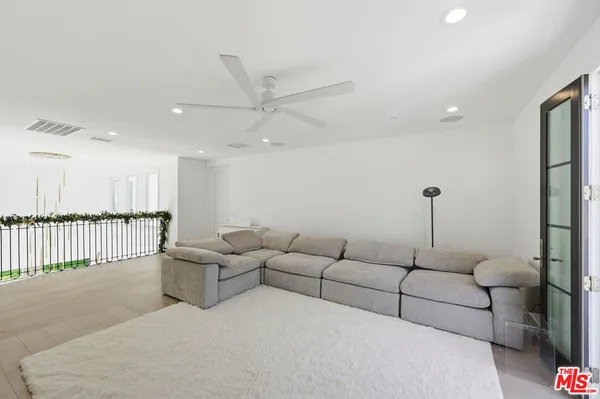 a view of livingroom with furniture