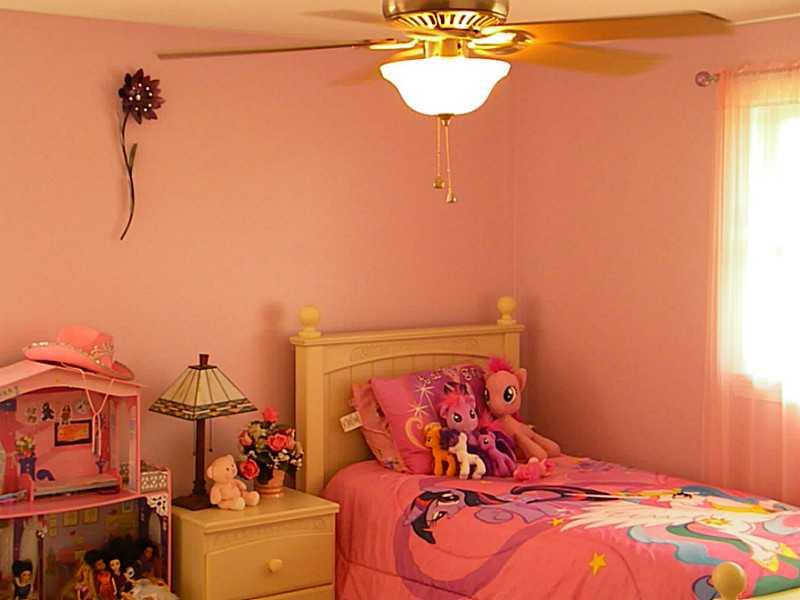 381 Smail Road Leechburg, PA 15656 - Photo 14 of 24 Bedroom. Pretty in pink bedroom