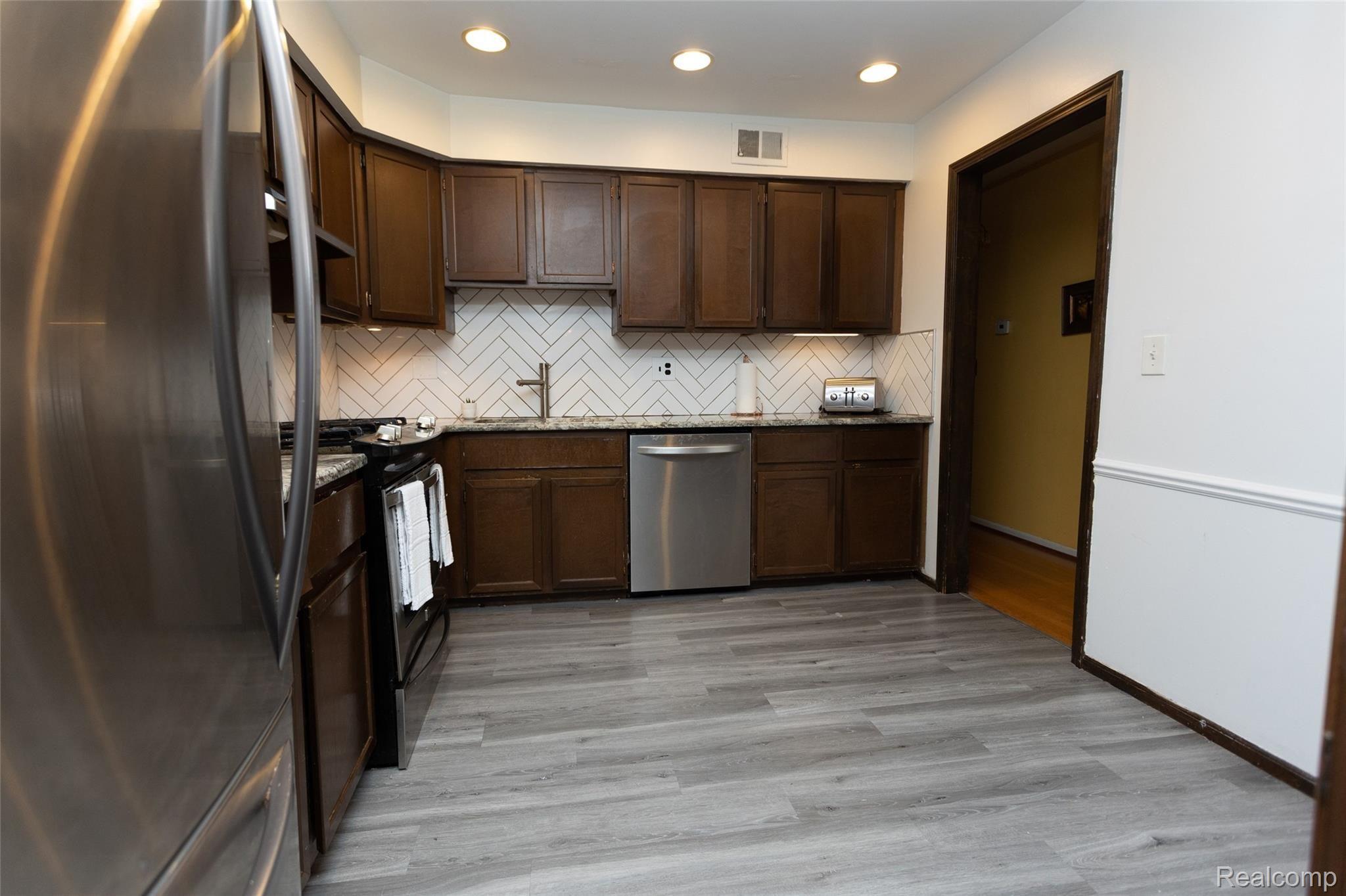 29143 Evergreen Road, Unit 16 Southfield, MI 48076 - Photo 5 of 19 LSI_29143 Evergreen_035.jpg