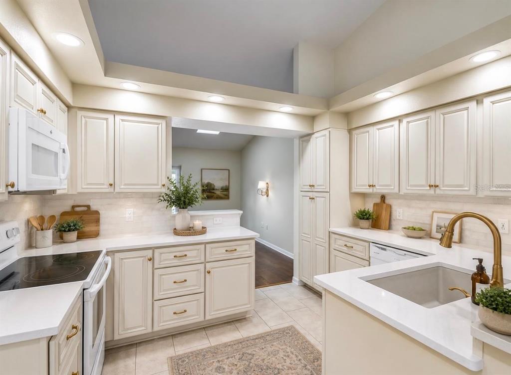 7021 Oregon Chickadee Road Weeki Wachee, FL 34613 - Photo 8 of 49