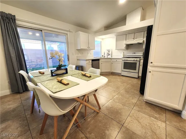 $3,000 | 7624 Glorietta Bay Court, Las Vegas, NV 89139