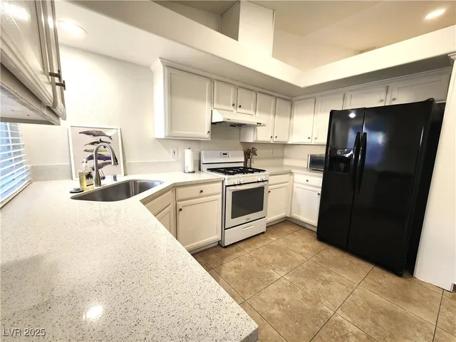 $3,000 | 7624 Glorietta Bay Court, Las Vegas, NV 89139