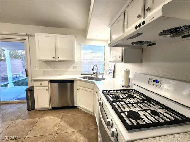 $3,000 | 7624 Glorietta Bay Court, Las Vegas, NV 89139