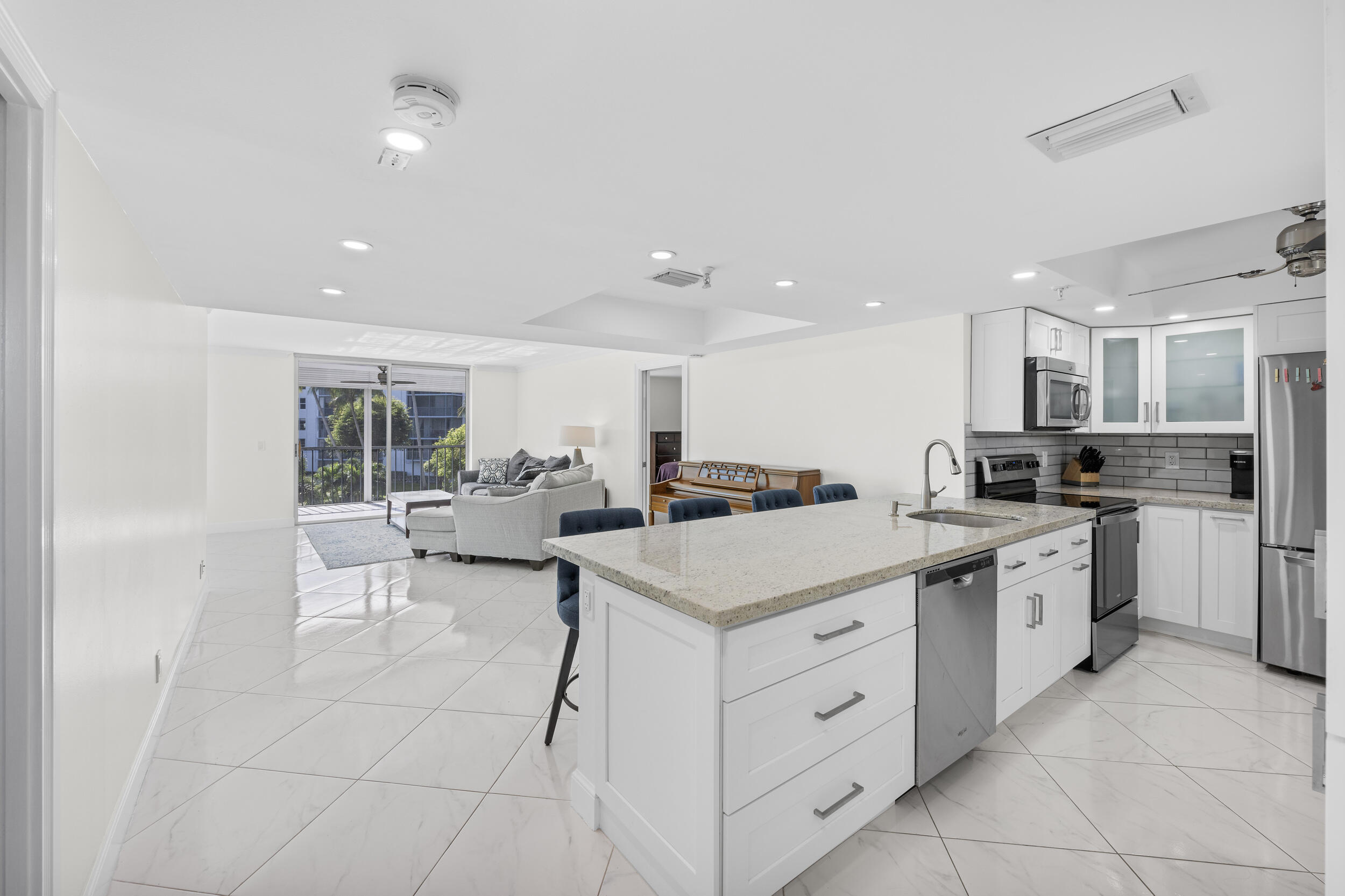 198 Northwest 67th Street, Unit 307 Boca Raton, FL 33487 - Photo 4 of 38 _jjl3793