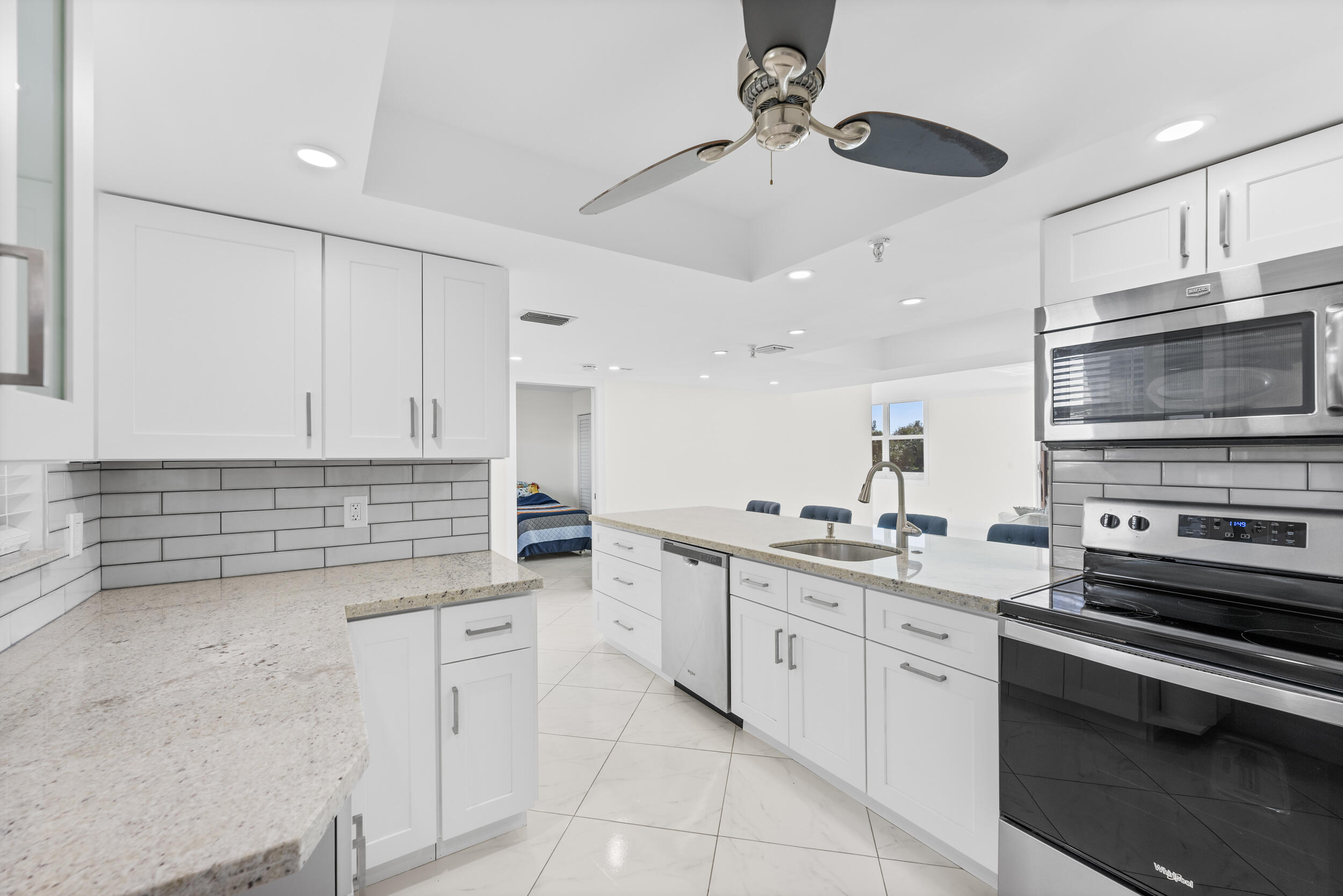 198 Northwest 67th Street, Unit 307 Boca Raton, FL 33487 - Photo 6 of 38 _jjl3803