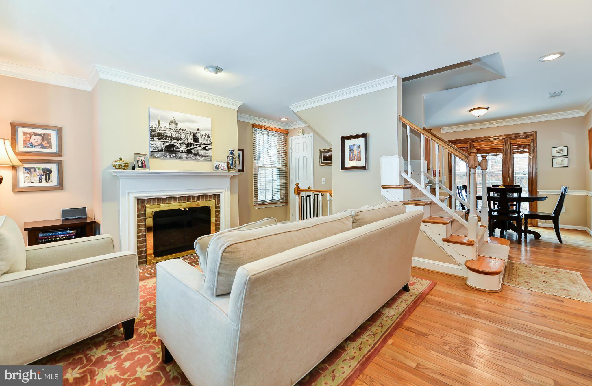 1115 Portner Road Alexandria, VA 22314 - Photo 2 of 30 Living Room