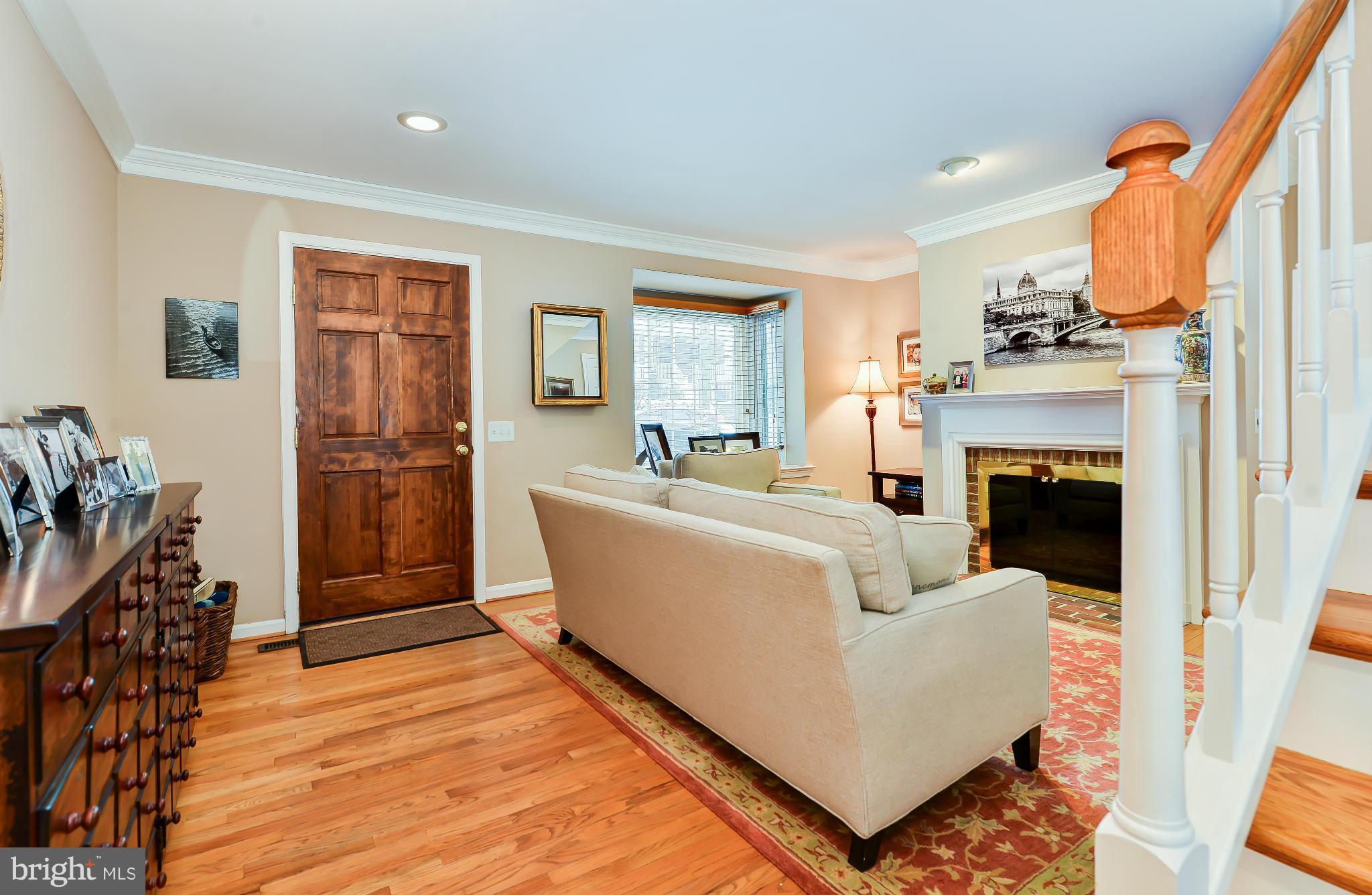 1115 Portner Road Alexandria, VA 22314 - Photo 3 of 30 Living Room