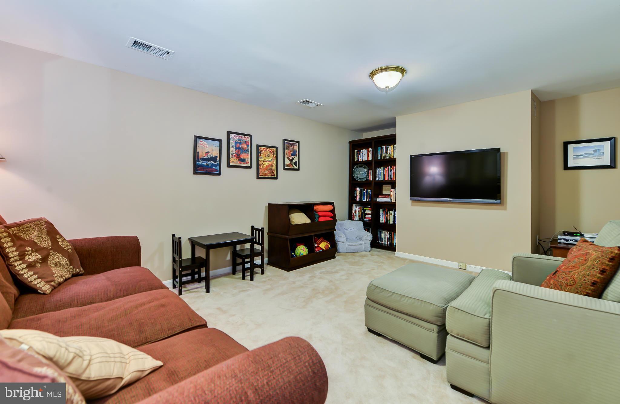1115 Portner Road Alexandria, VA 22314 - Photo 22 of 30 Family Room