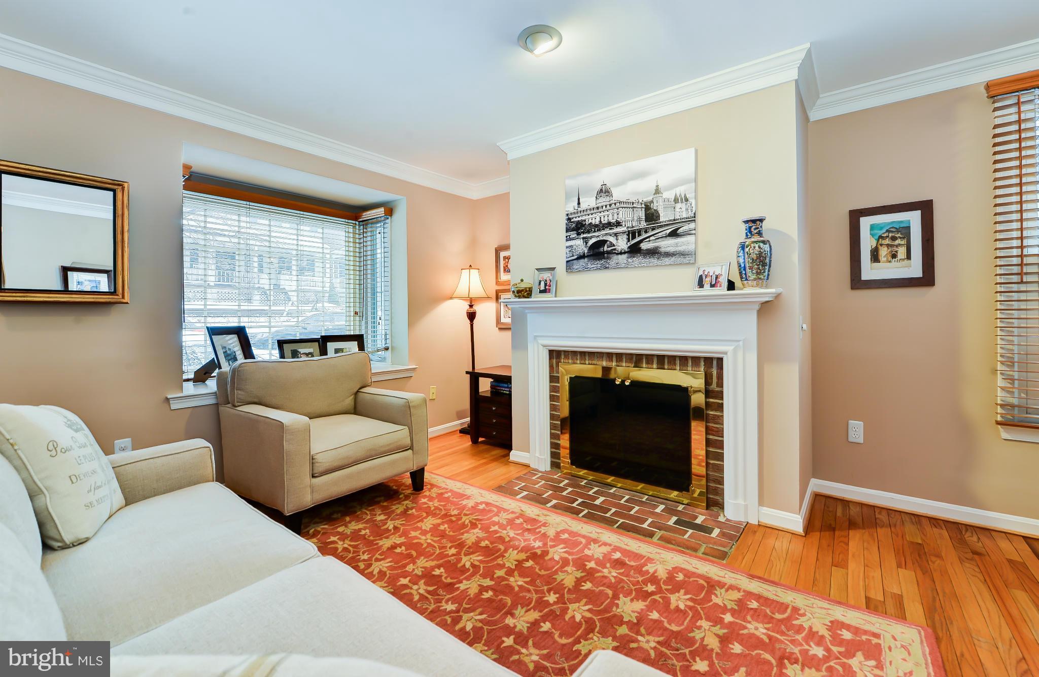 1115 Portner Road Alexandria, VA 22314 - Photo 4 of 30 Living Room