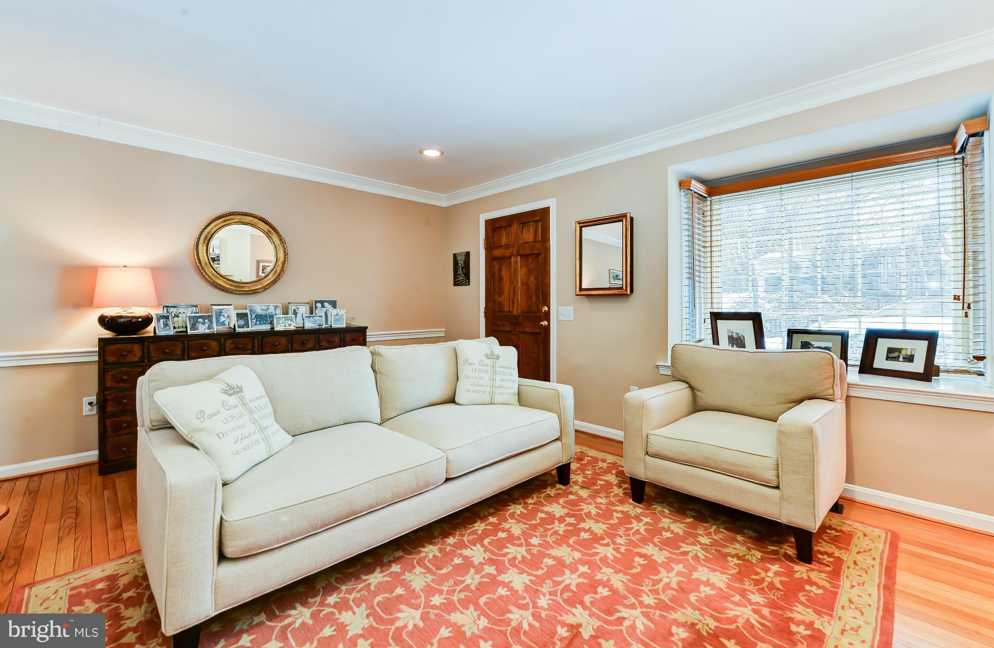 1115 Portner Road Alexandria, VA 22314 - Photo 5 of 30 Living Room