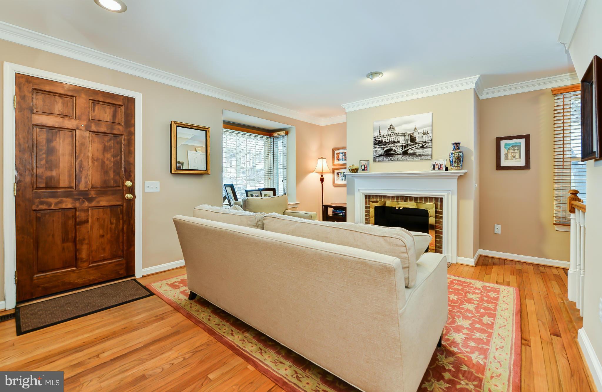 1115 Portner Road Alexandria, VA 22314 - Photo 6 of 30 Living Room