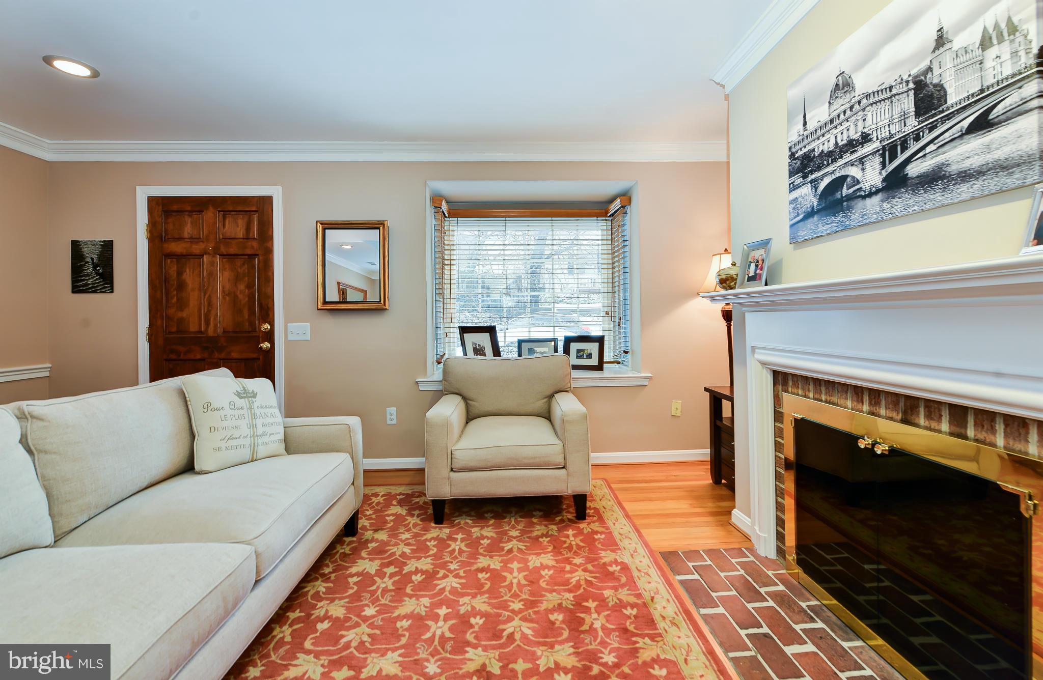1115 Portner Road Alexandria, VA 22314 - Photo 7 of 30 Living Room