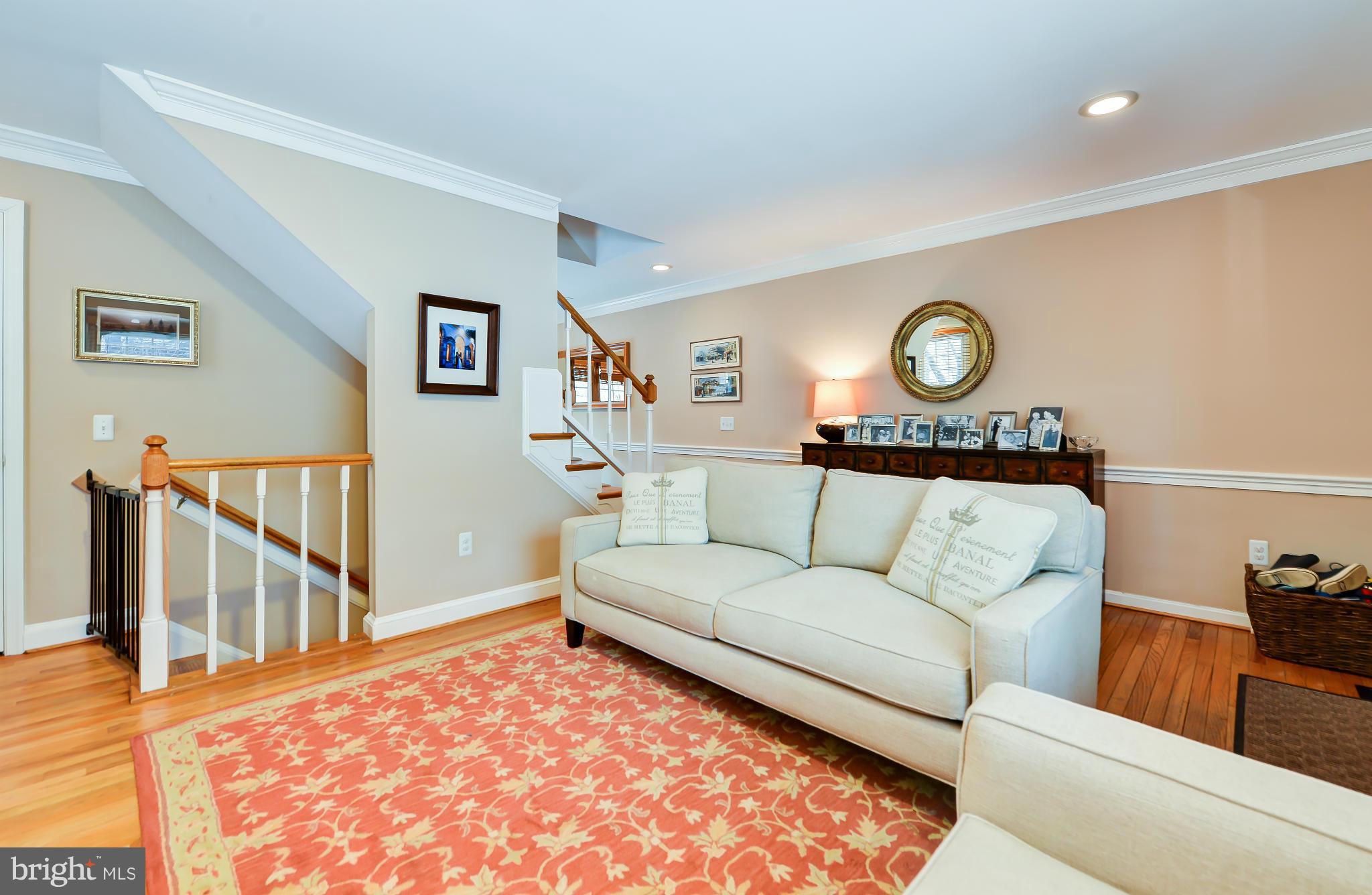 1115 Portner Road Alexandria, VA 22314 - Photo 8 of 30 Living Room