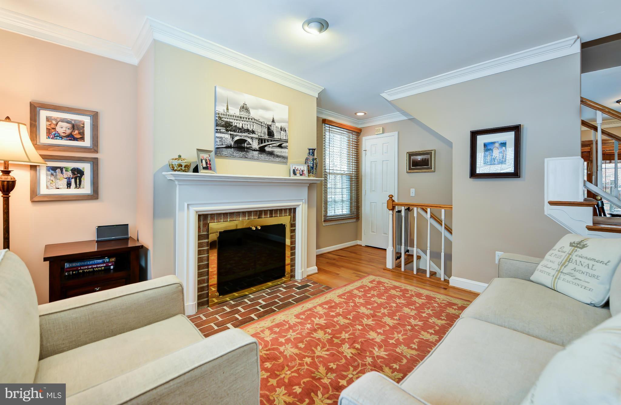 1115 Portner Road Alexandria, VA 22314 - Photo 9 of 30 Living Room