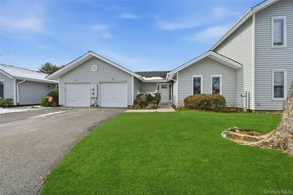 $655,000 | 210 Elton Court West, St. James, NY 11780