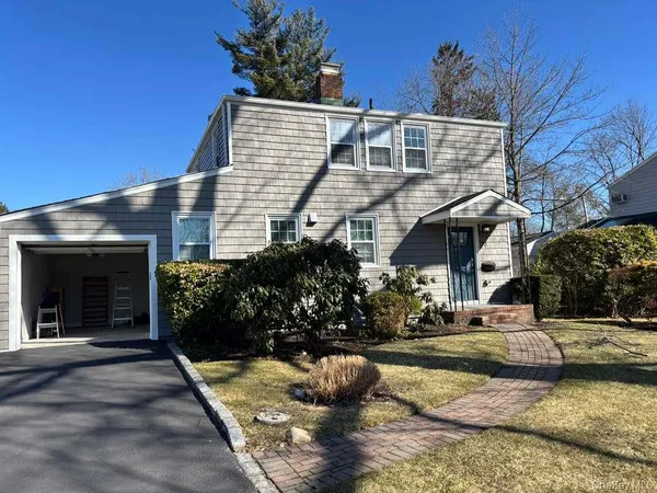 $4,890 | 70 Appletree Lane, Roslyn Heights, NY 11577