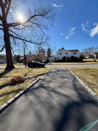 $4,890 | 70 Appletree Lane, Roslyn Heights, NY 11577