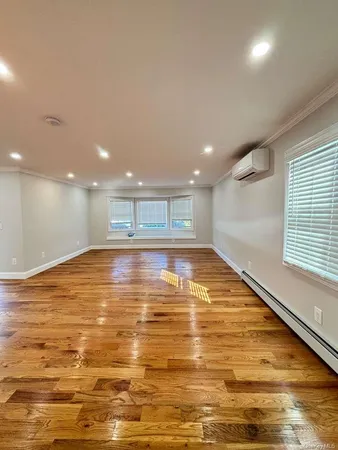 $4,890 | 70 Appletree Lane, Roslyn Heights, NY 11577